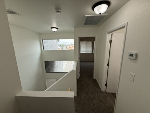 Building Photo - 3 bed 2 bath with garage $1,350 Rent