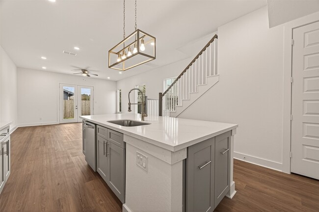 Building Photo - 1502 Hussion St