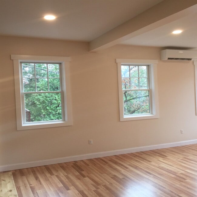 Building Photo - 368 Central St