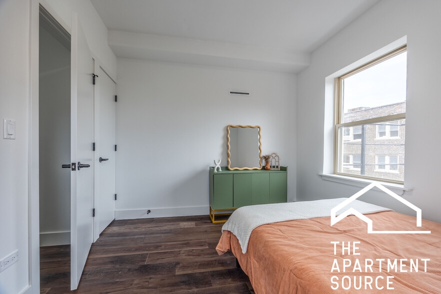 Building Photo - 1555 W Hollywood Ave