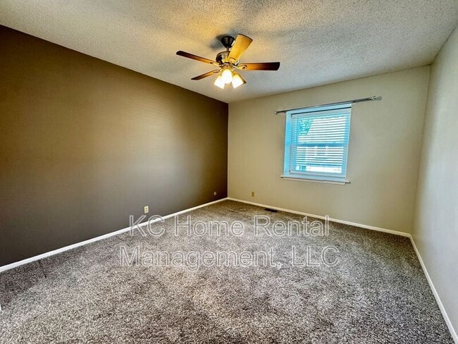 Building Photo - 8592 Perry Ln