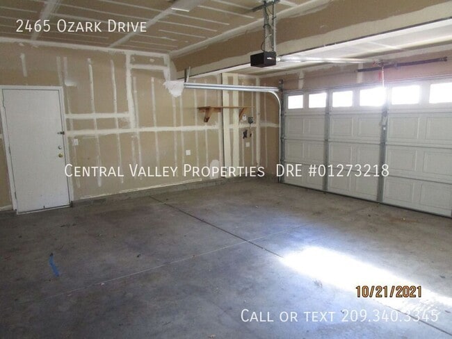 Building Photo - 2465 Ozark Dr