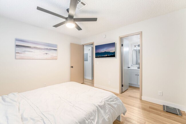 Building Photo - Modern Condo Living in Summerlin!