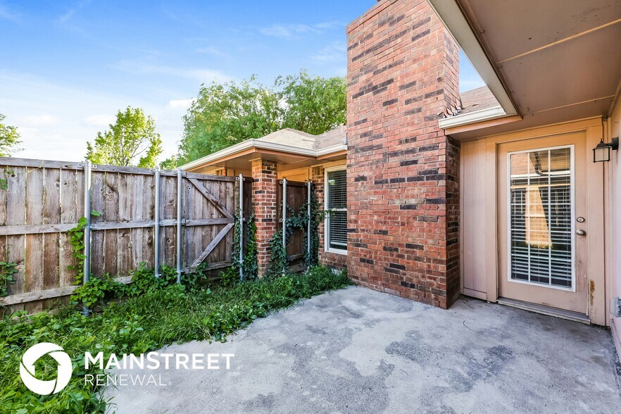 Building Photo - 2311 Ridgestone Dr