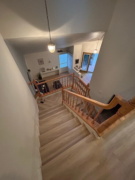 Building Photo - 23604 Tarara Dr