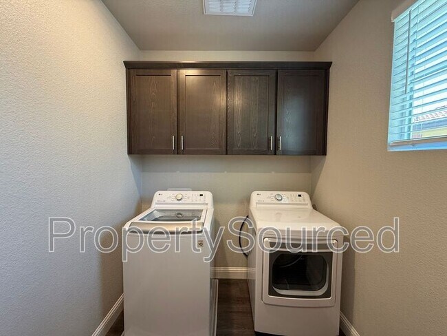 Building Photo - 948 Posey St