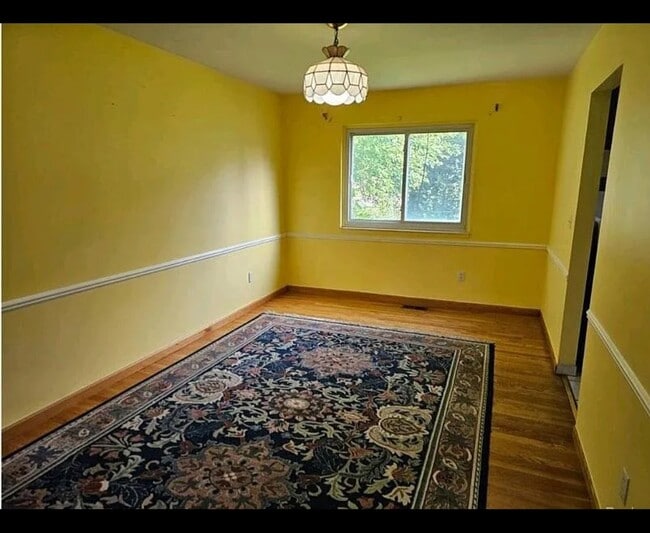 Building Photo - 1446 Shaker Dr