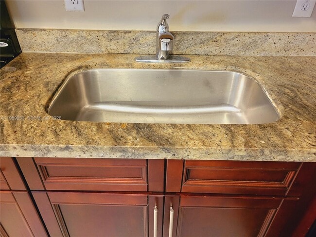 Building Photo - 2504 NW 9th Ln