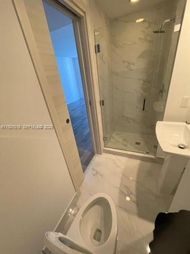 Building Photo - 805 S Miami Ave