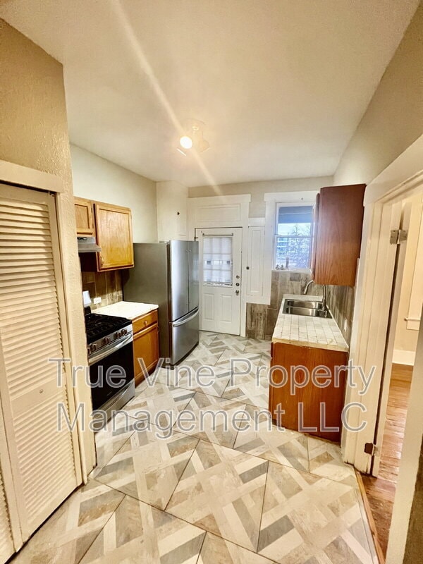 Building Photo - 253 Post Ave