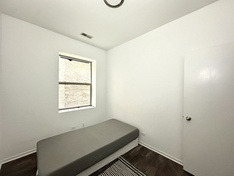 Building Photo - 5054 N Winthrop Ave