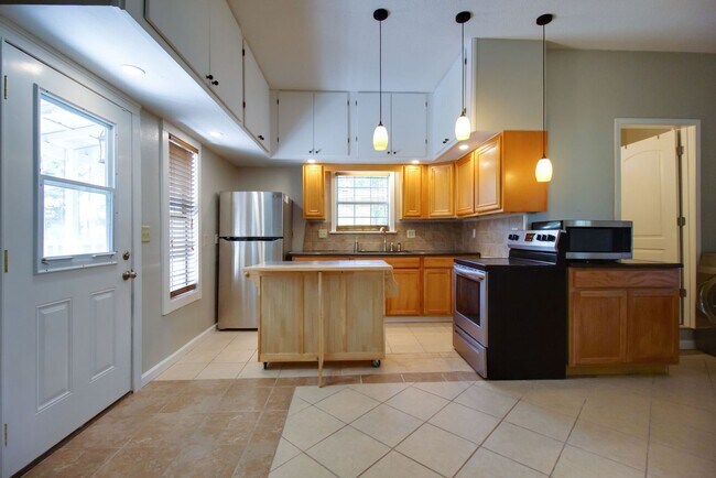 Building Photo - Waterfront on the Bay