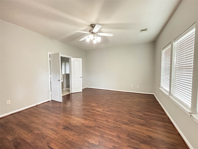 Building Photo - 1323 Maple Ace Dr