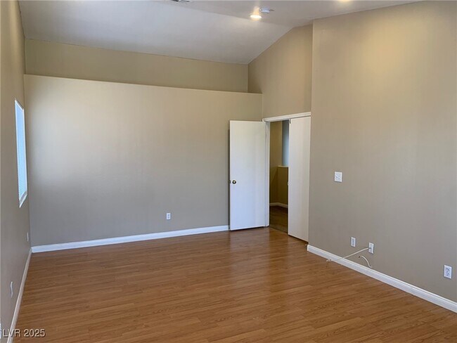 Building Photo - 9541 Paradise Rd