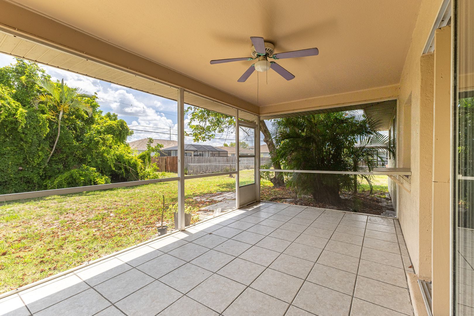 Building Photo - 3/2 Home with Garage Available NOW