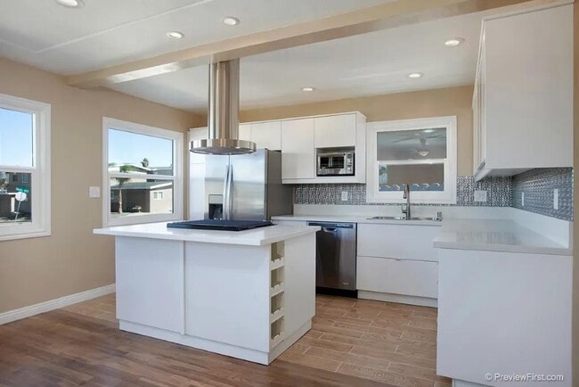 Building Photo - 3739 Ocean View Blvd