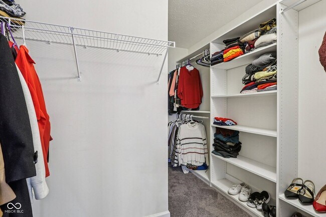Building Photo - 6673 Laurelwood Dr