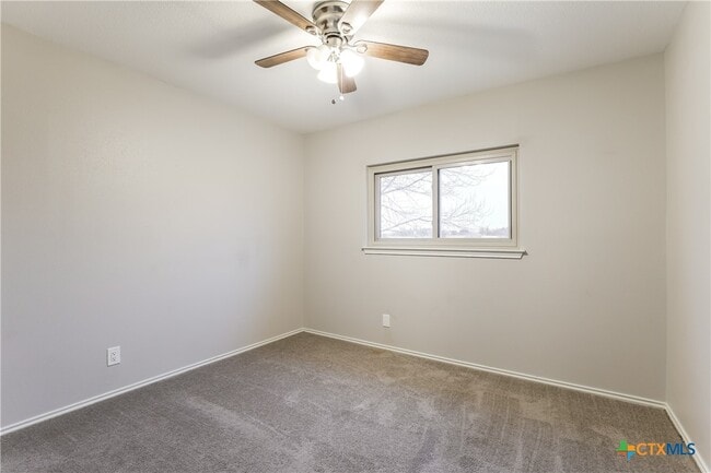 Building Photo - 13031 Feather Ridge Dr