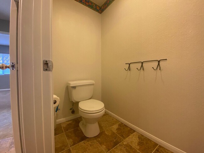 Building Photo - Stunning 4 bedroom Home with a Pool locate...