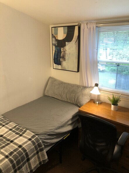 Building Photo - 10 Woodchuck Ln