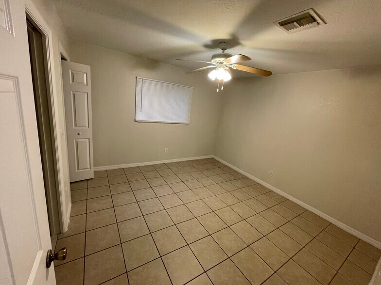 Building Photo - 2511 Owen Ave