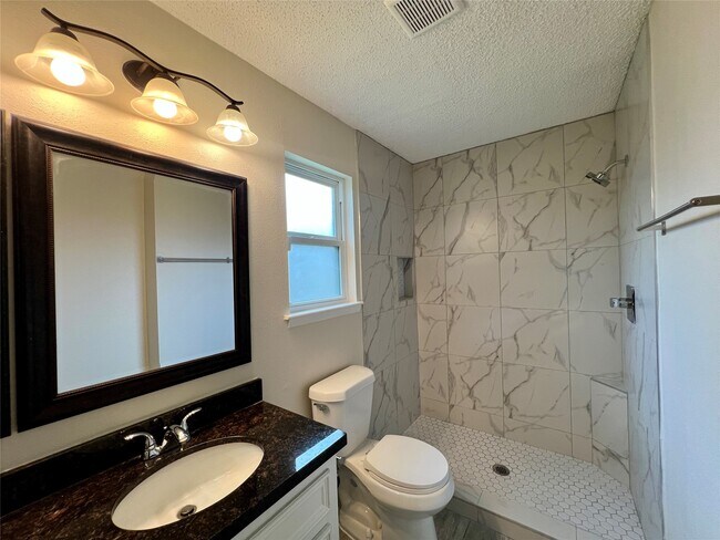 Building Photo - 11842 S Fairhollow Ln