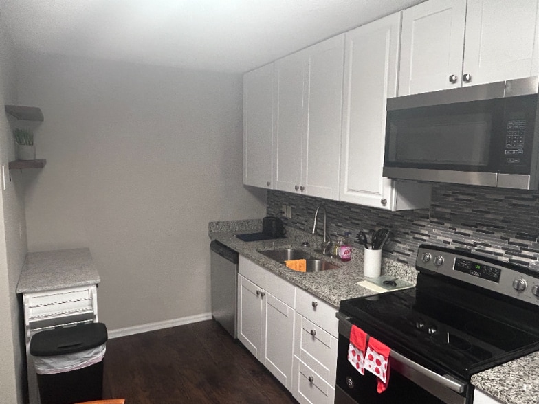 Building Photo - 318 Moir St