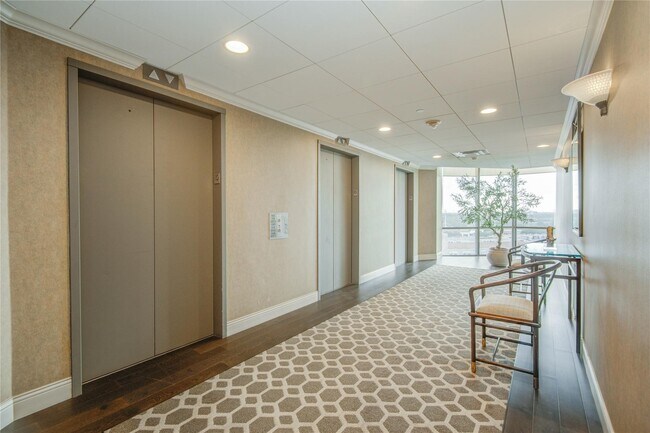 Building Photo - 15 Greenway Plz