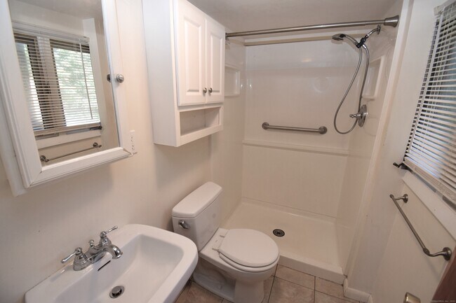 Building Photo - 28 Drive Way