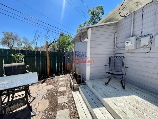 Building Photo - 902 W Cucharras St