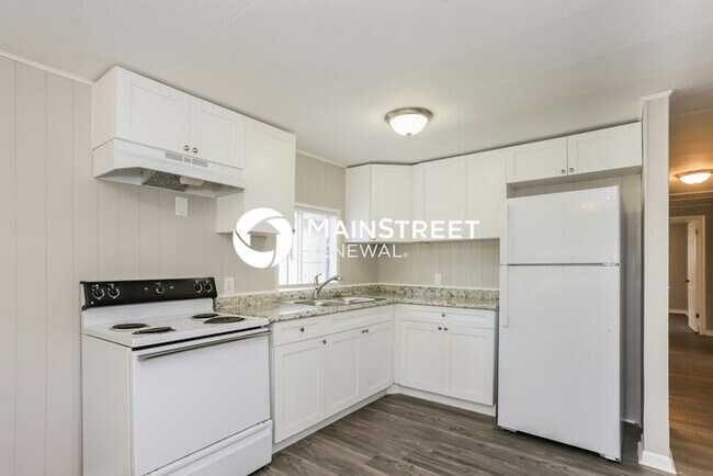 Building Photo - 3 Bedroom Pet-Friendly Home in St Petersburg, FL with Main Street Renewal