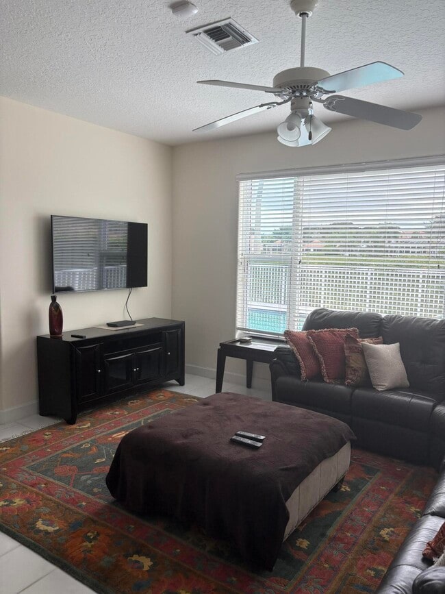 Building Photo - 927 Augusta Pointe Dr