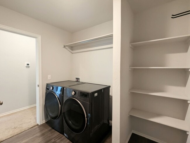 Building Photo - 3 Bed / 2 Bath Home in Noble Schools | Fenced Backyard + Storm Shelter