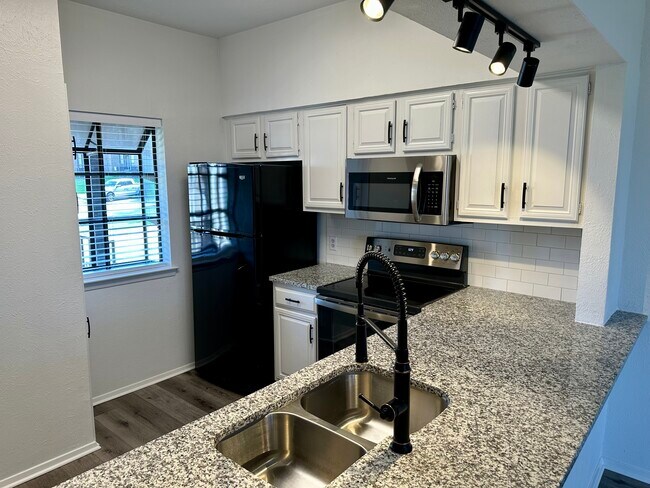 Building Photo - 218 Henry Chandler Dr