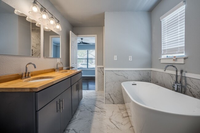 Building Photo - BEAUTIFULLY-RENOVATED JEFFERSON HEIGHTS HOME
