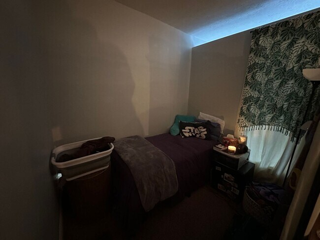 Building Photo - 5 Bedroom House Available Next to UC Campus