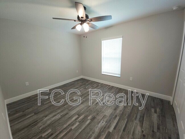 Building Photo - 7851 N Jamaica Dr