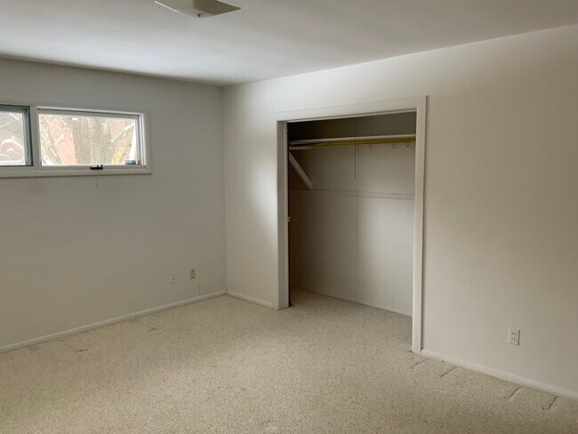 Building Photo - 9440 Spencer Rd