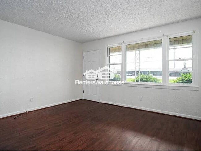 Building Photo - Charming 3-bedroom, 1.5-bathroom house in ...