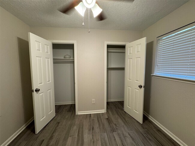 Building Photo - 12800 Briar Forest Dr