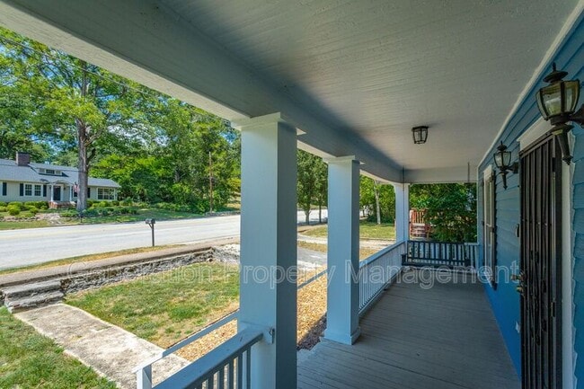 Building Photo - 1420 Hixson Pike