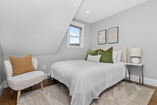Building Photo - 16 Lingard St