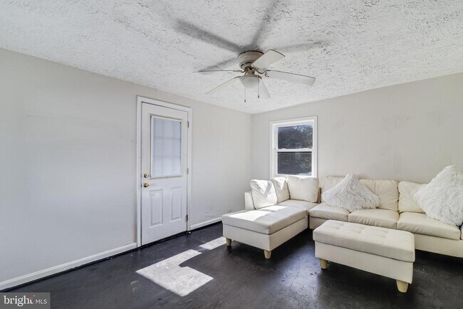 Building Photo - 314 Rivermont Dr