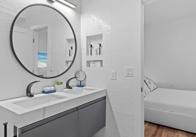 Building Photo - 24 Captiva Cir