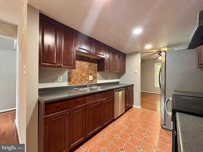 Building Photo - 9004 Mulvaney Ct