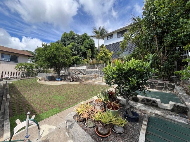 Building Photo - Honolulu/Kamehameha Heights - single famil...