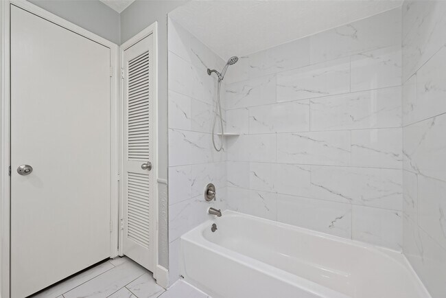 Building Photo - 5703 Green Timbers Dr