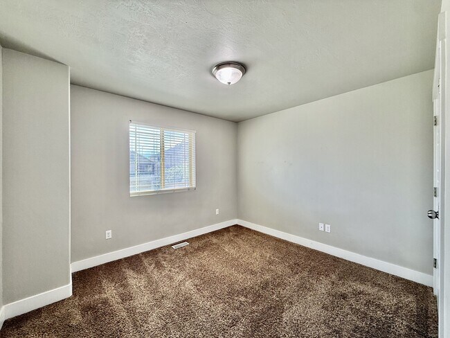 Building Photo - 6928 Village River Ln
