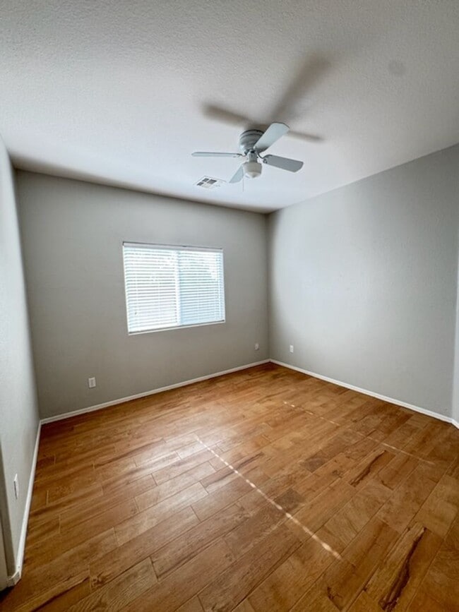 Building Photo - Chandler 4 bed 2 bath