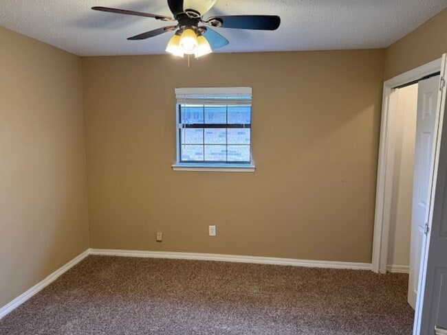 Building Photo - 5331 Lauri Ln